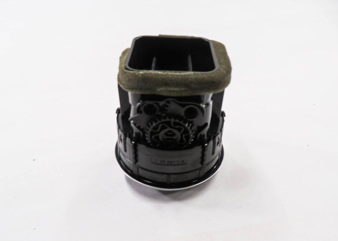 Thumbnail 4: 2015 AUDI S3 (8V) FRONT DASH HEATER A/C AIR VENT