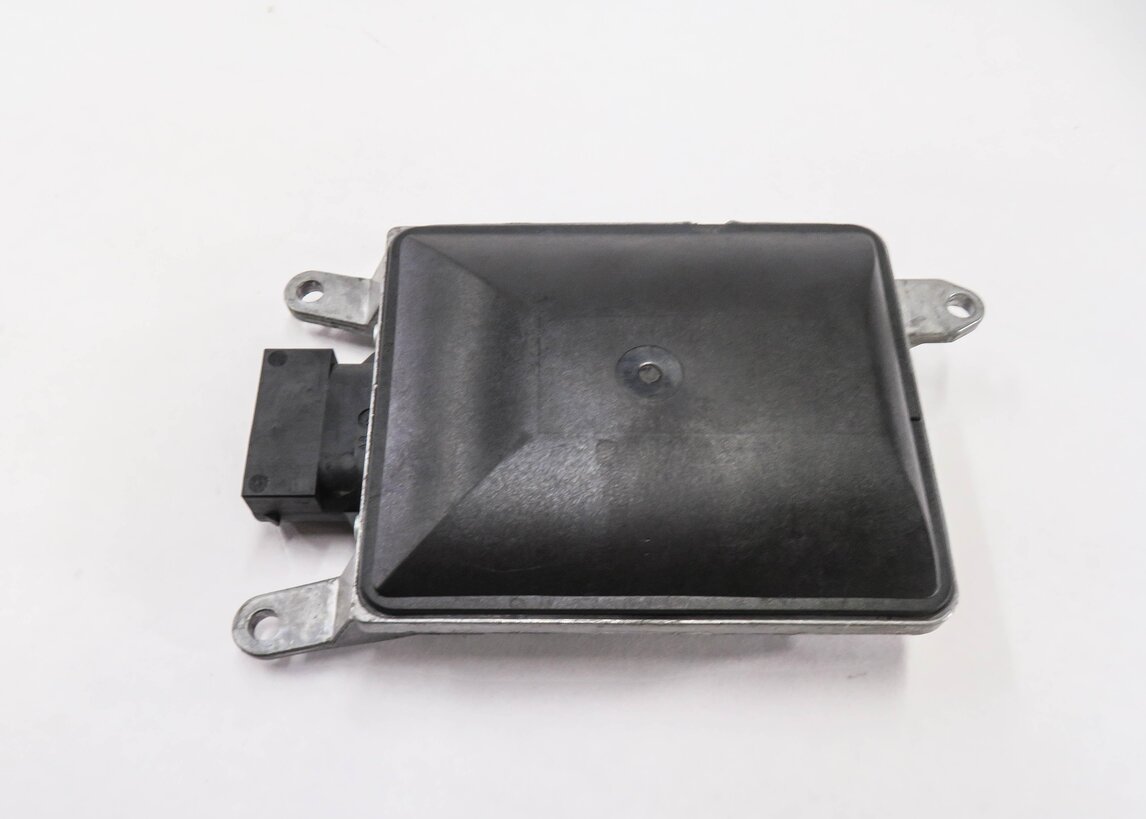 Thumbnail 2: 2015-2016 AUDI A3 S3 (8V) RIGHT LANE DEPARTURE BLIND SPOT CONTROL MODULE (SLAVE)