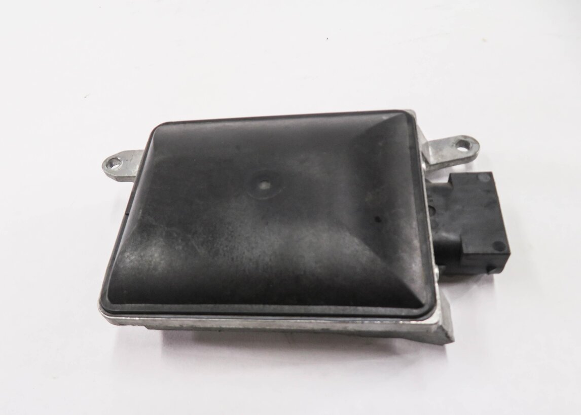 Thumbnail 2: 2015-2016 AUDI A3 S3 (8V) LEFT LANE DEPARTURE BLIND SPOT CONTROL MODULE (MASTER)
