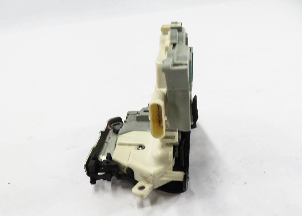 Thumbnail 3: 15-18 AUDI A3 S3 A4 Q5 TT (8V B9 MK3 FY) RIGHT FRONT PASSENGER DOOR LOCK LATCH