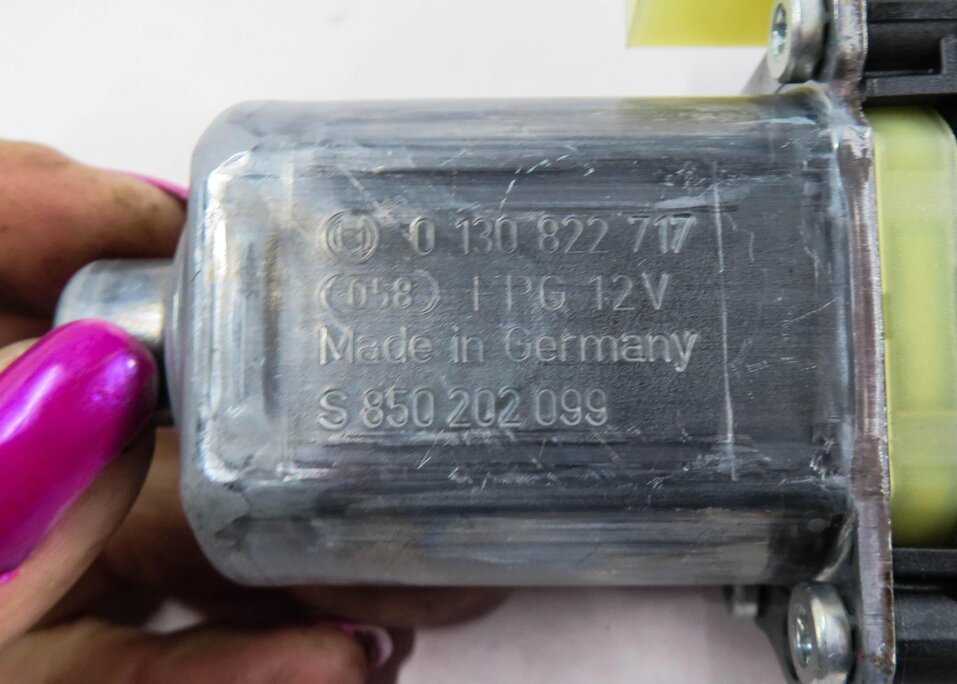 Thumbnail 5: 15-18 AUDI A3 S3 RS3 TT (8V MK3) RIGHT FRONT PASSENGER DOOR POWER WINDOW MOTOR