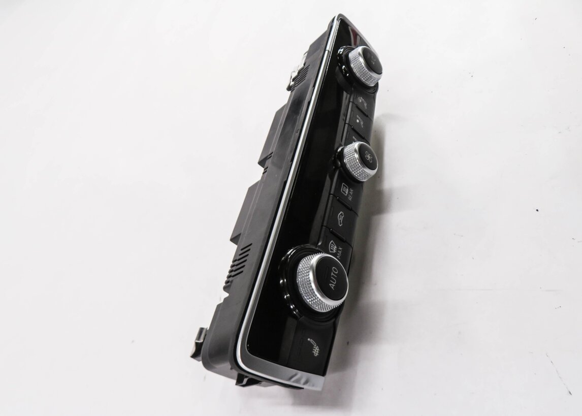Thumbnail 4: 2015-2018 AUDI A3 S3 (8V) FRONT DUAL ZONE HEATER A/C TEMPERATURE CONTROL PANEL