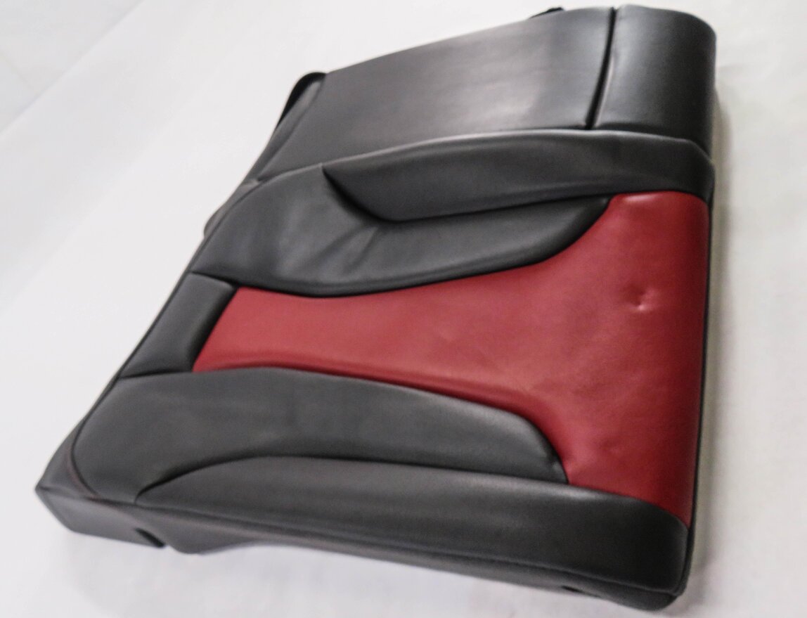 Thumbnail 2: 2015 AUDI S3 (8V) RIGHT / CENTER REAR SEAT UPPER TOP SEAT CUSHION (BLACK & RED)