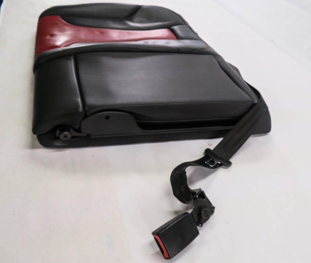 Thumbnail 3: 2015 AUDI S3 (8V) RIGHT / CENTER REAR SEAT UPPER TOP SEAT CUSHION (BLACK & RED)