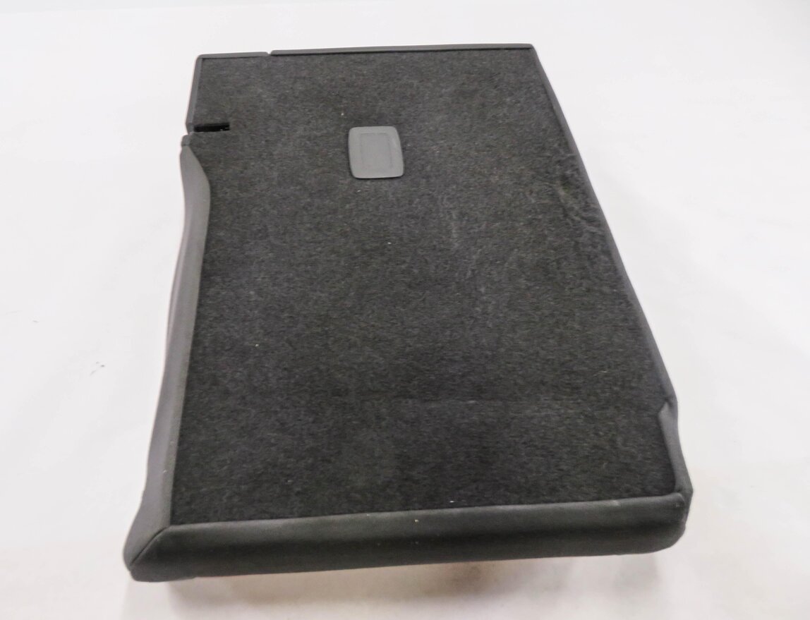 Thumbnail 5: 2015 AUDI S3 (8V) LEFT REAR SEAT UPPER TOP SEAT CUSHION (BLACK & RED)
