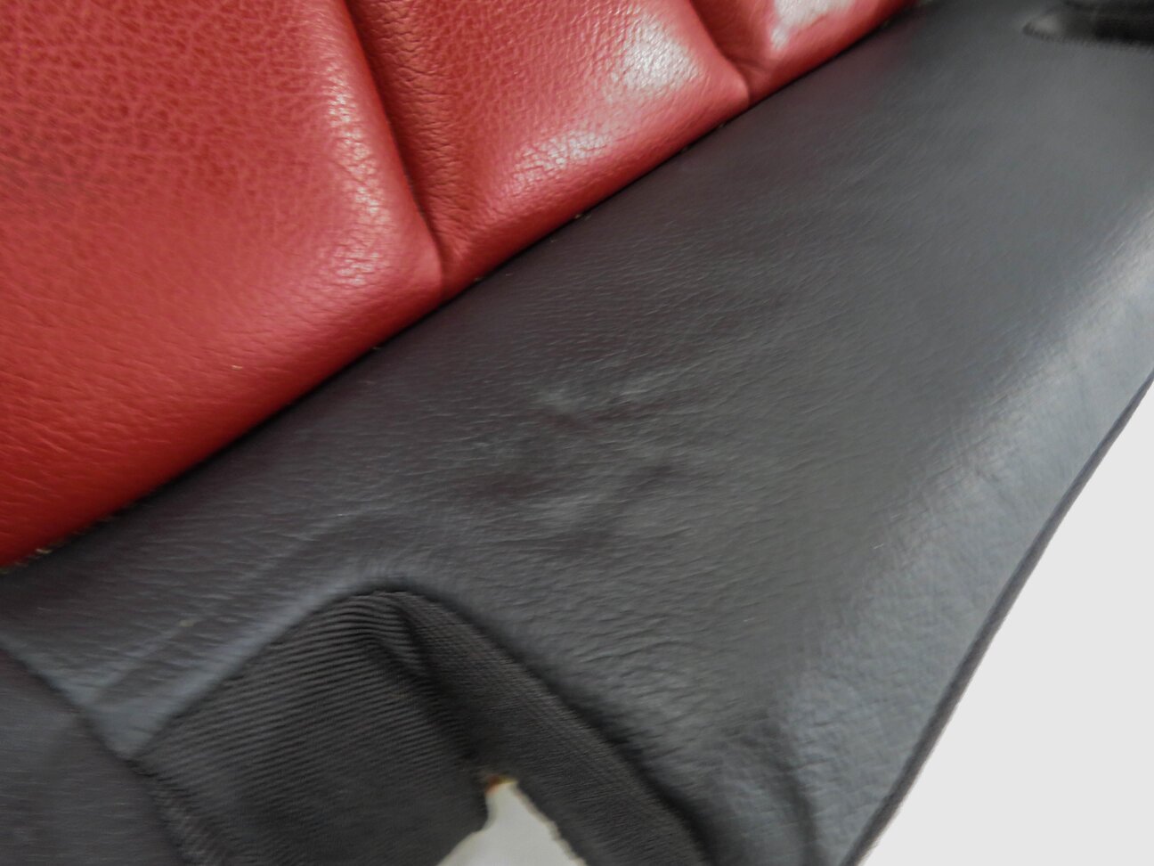 Thumbnail 6: 2015 AUDI S3 (8V) REAR LEFT / RIGHT LOWER BOTTOM SEAT CUSHION (BLACK & RED)