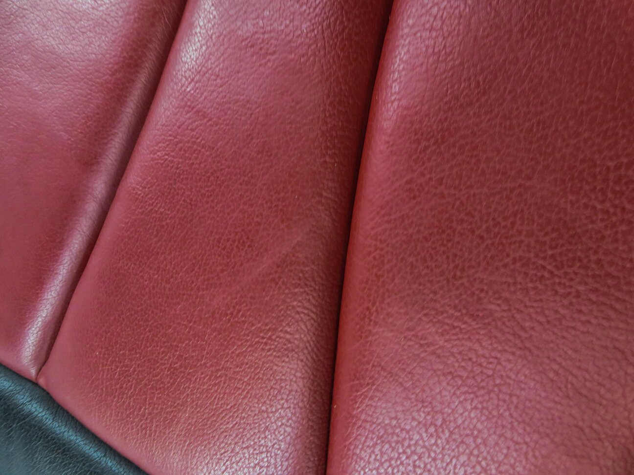 Thumbnail 7: 2015 AUDI S3 (8V) REAR LEFT / RIGHT LOWER BOTTOM SEAT CUSHION (BLACK & RED)