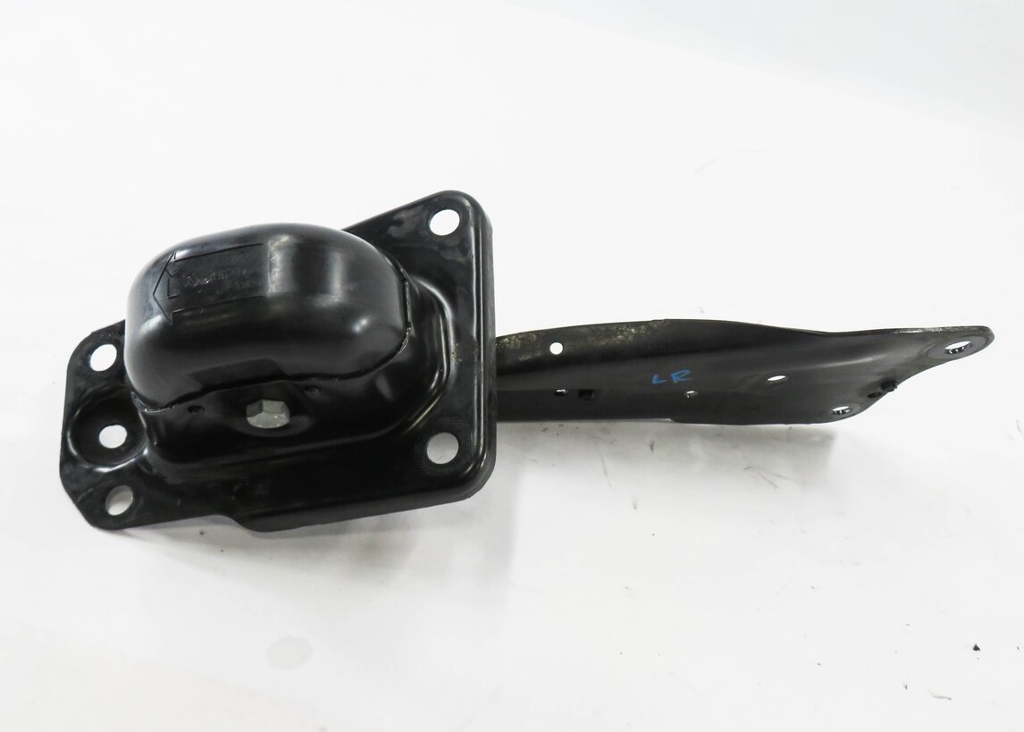 Thumbnail 2: 2015-2019 AUDI VW GOLF / A3 S3 RS3 TT (8V MK3) LEFT DRIVER REAR TRAILING ARM