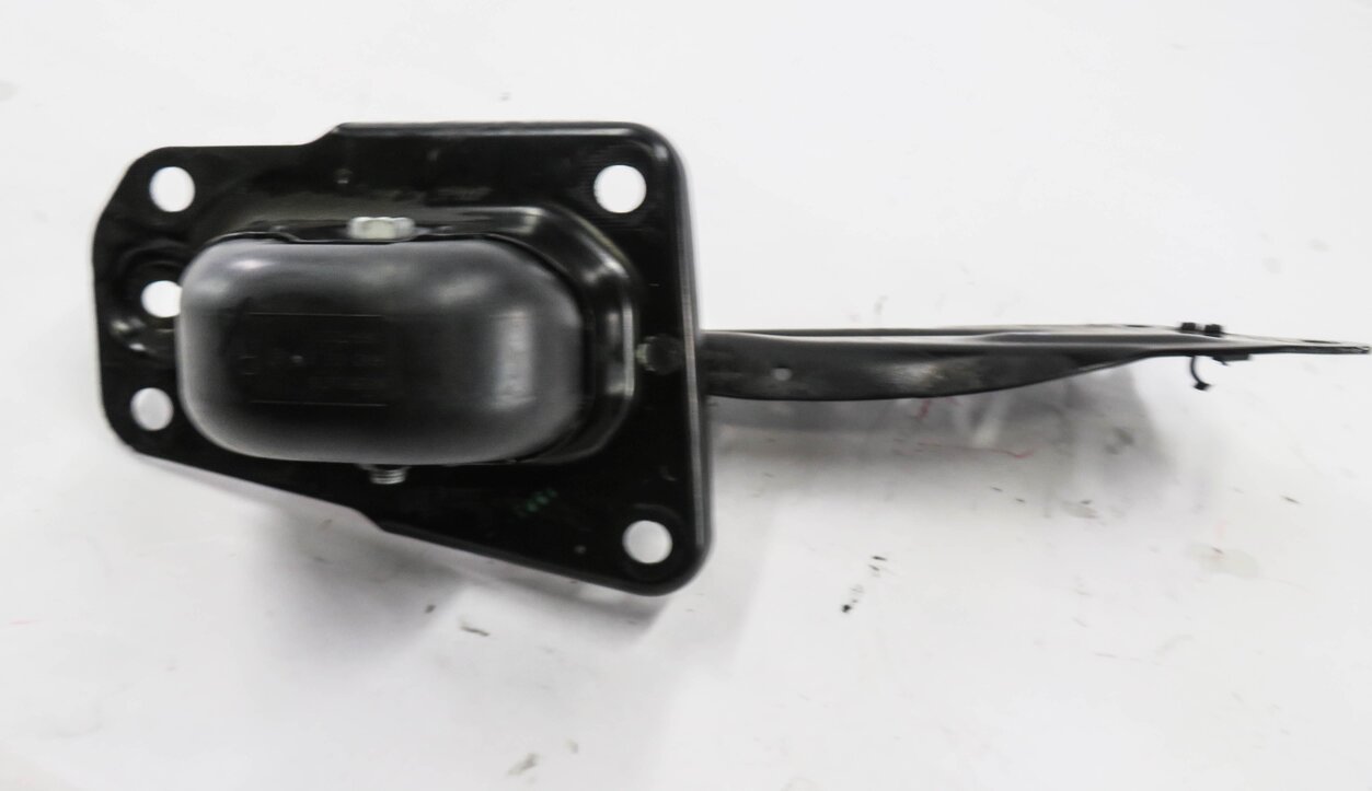 Thumbnail 4: 2015-2019 AUDI VW GOLF / A3 S3 RS3 TT (8V MK3) RIGHT PASSENGER REAR TRAILING ARM