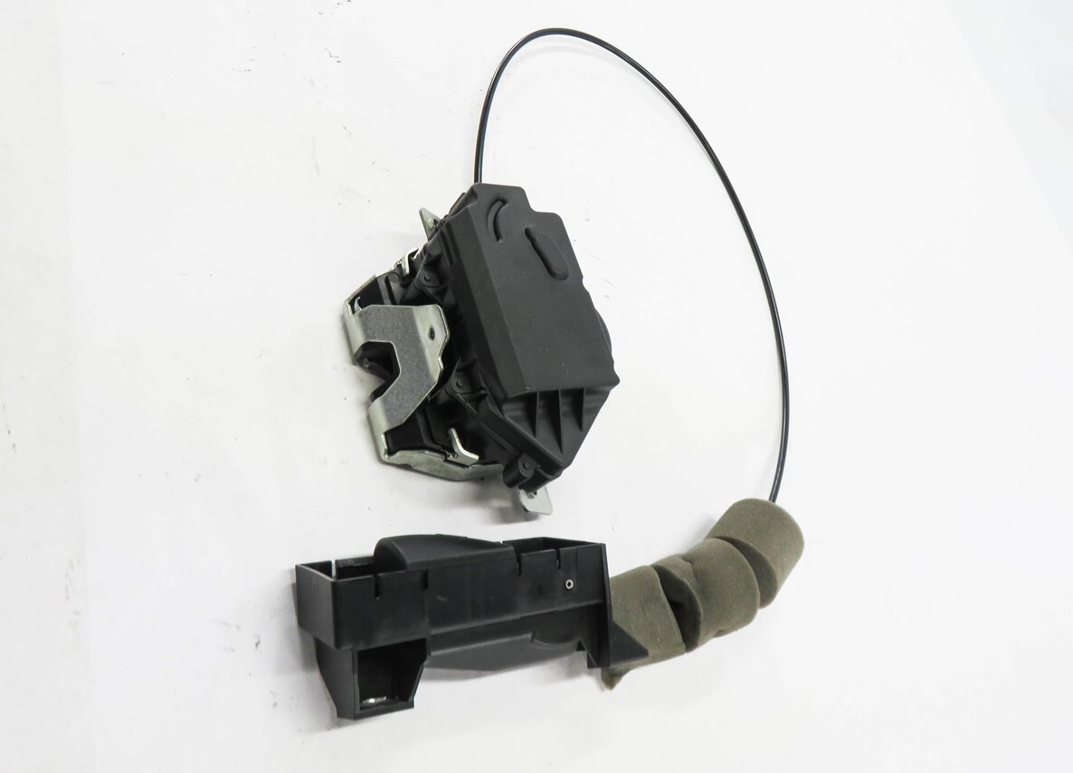 Thumbnail 4: 2008 MERCEDES GL550 (X164) REAR TRUNK LOCK LATCH ACTUATOR
