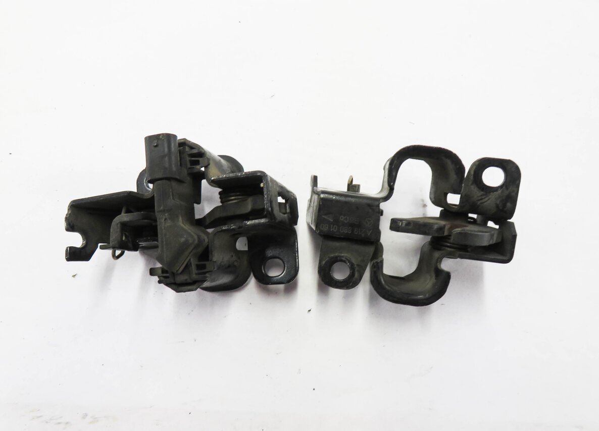 Thumbnail 2: 2008 MERCEDES GL550 (X164) FRONT LEFT & RIGHT LOWER HOOD LATCH SET-2