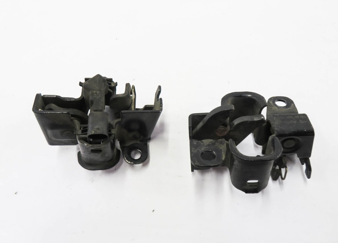 Thumbnail 5: 2008 MERCEDES GL550 (X164) FRONT LEFT & RIGHT LOWER HOOD LATCH SET-2