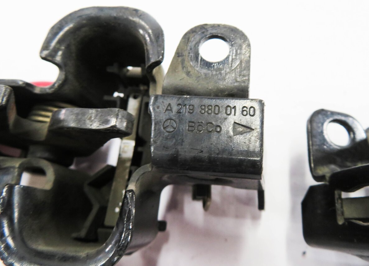 Thumbnail 7: 2008 MERCEDES GL550 (X164) FRONT LEFT & RIGHT LOWER HOOD LATCH SET-2