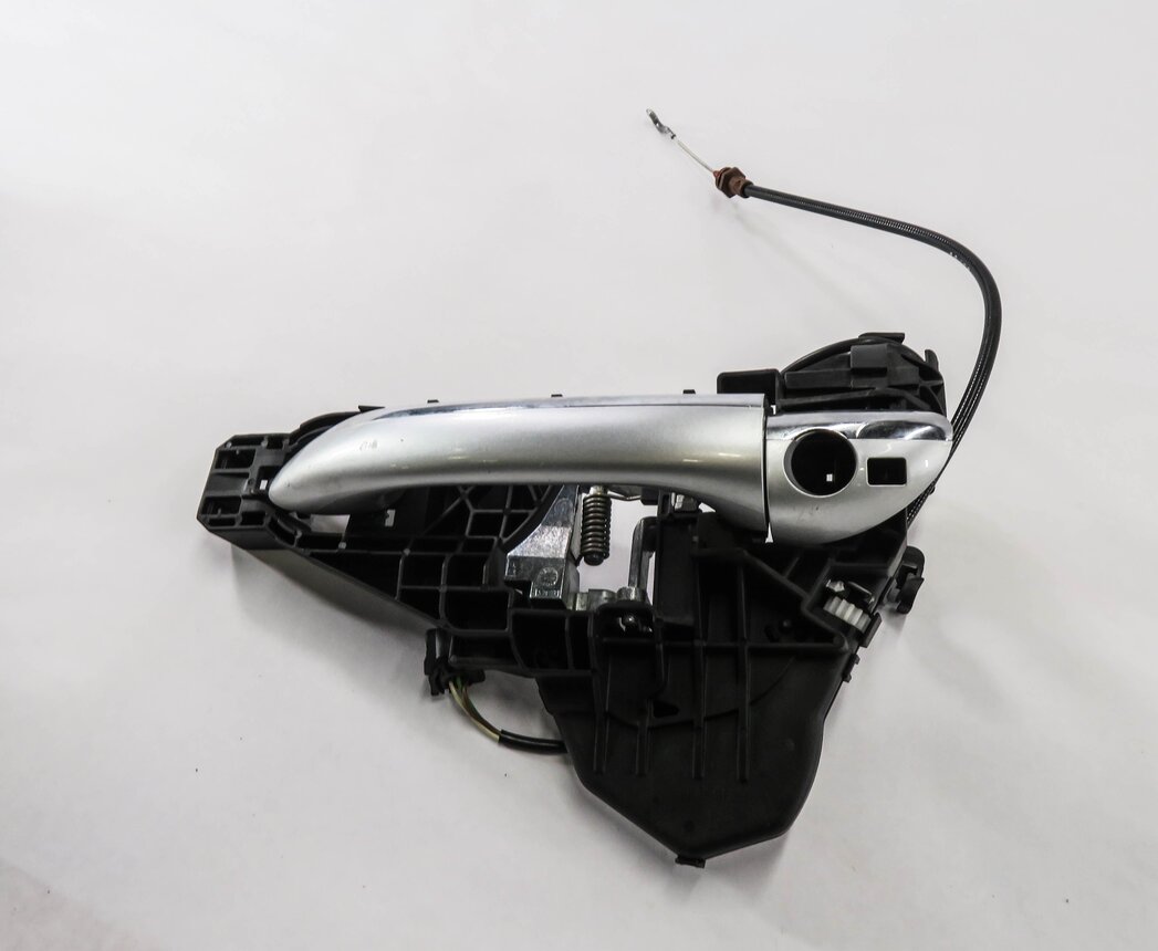 Thumbnail 2: 2008 MERCEDES GL550 (X164) LEFT FRONT DRIVER DOOR HANDLE (IRIDIUM SILVER 775U)