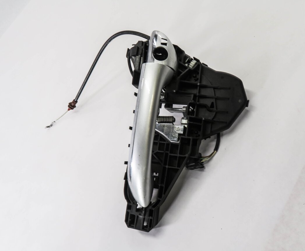 Thumbnail 3: 2008 MERCEDES GL550 (X164) LEFT FRONT DRIVER DOOR HANDLE (IRIDIUM SILVER 775U)