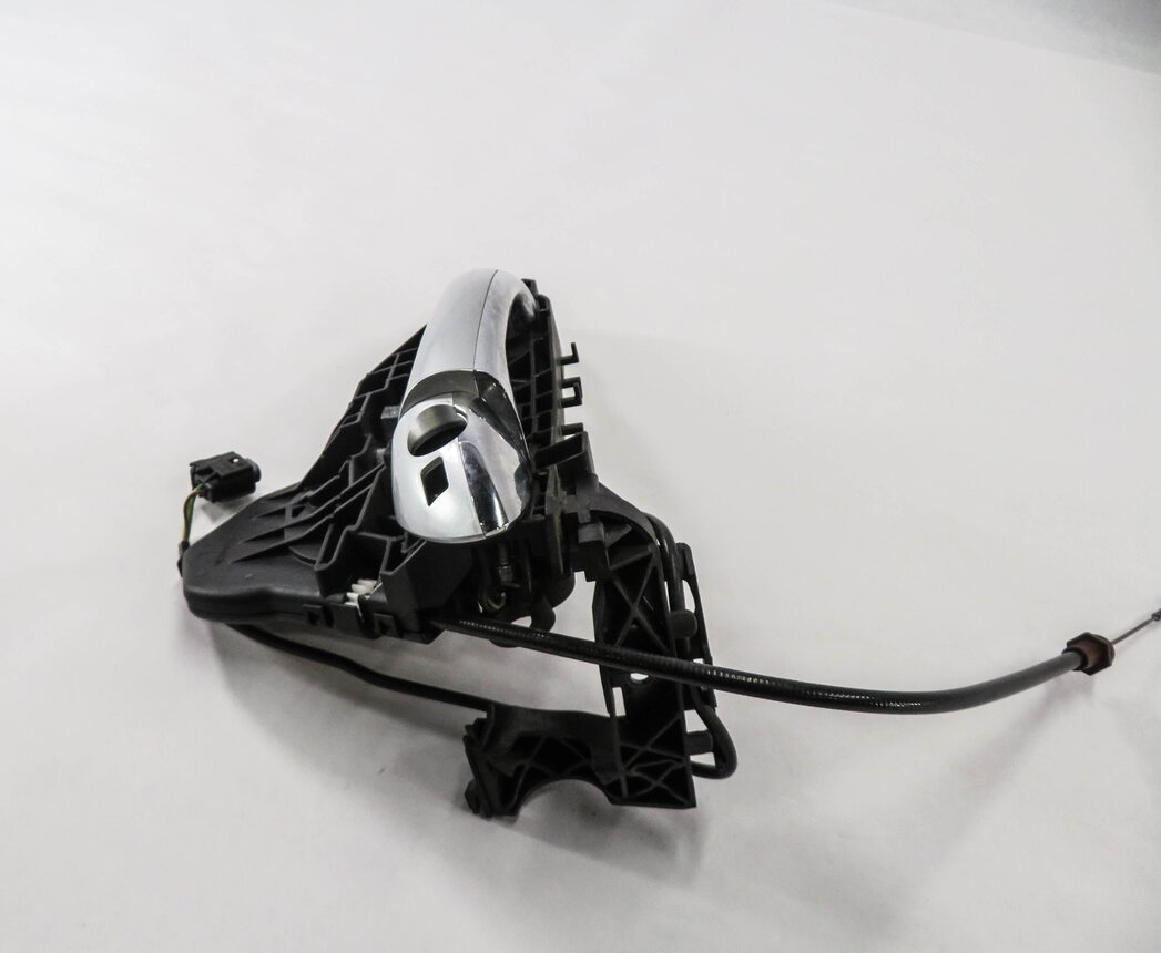 Thumbnail 4: 2008 MERCEDES GL550 (X164) LEFT FRONT DRIVER DOOR HANDLE (IRIDIUM SILVER 775U)