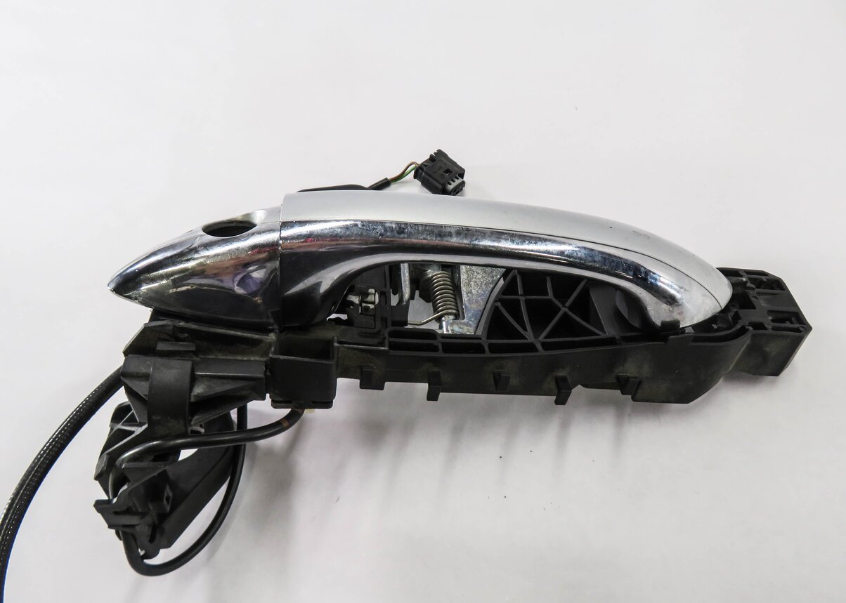Thumbnail 5: 2008 MERCEDES GL550 (X164) LEFT FRONT DRIVER DOOR HANDLE (IRIDIUM SILVER 775U)