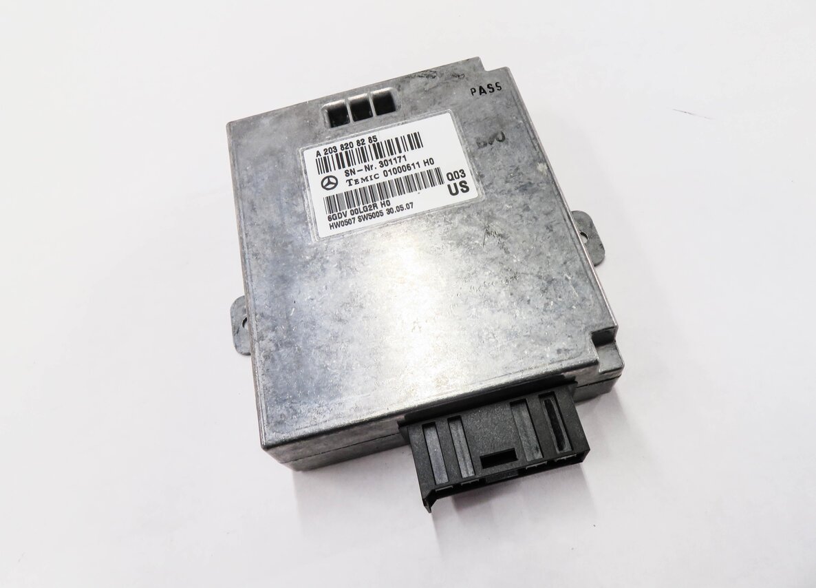 06-12 MERCEDES E350 E550 GL320 GL350 GL450 ML320 ML350 - VOICE CONTROL MODULE