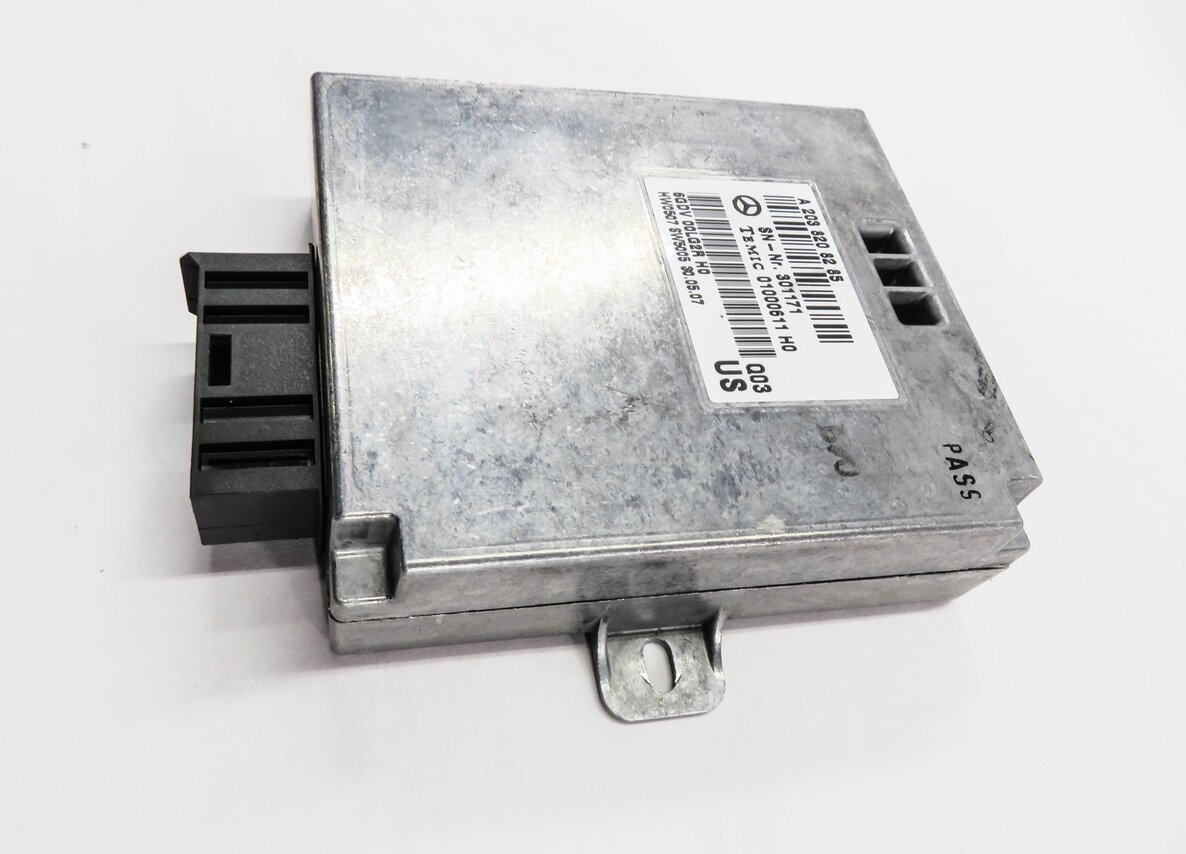 Thumbnail 4: 06-12 MERCEDES E350 E550 GL320 GL350 GL450 ML320 ML350 - VOICE CONTROL MODULE