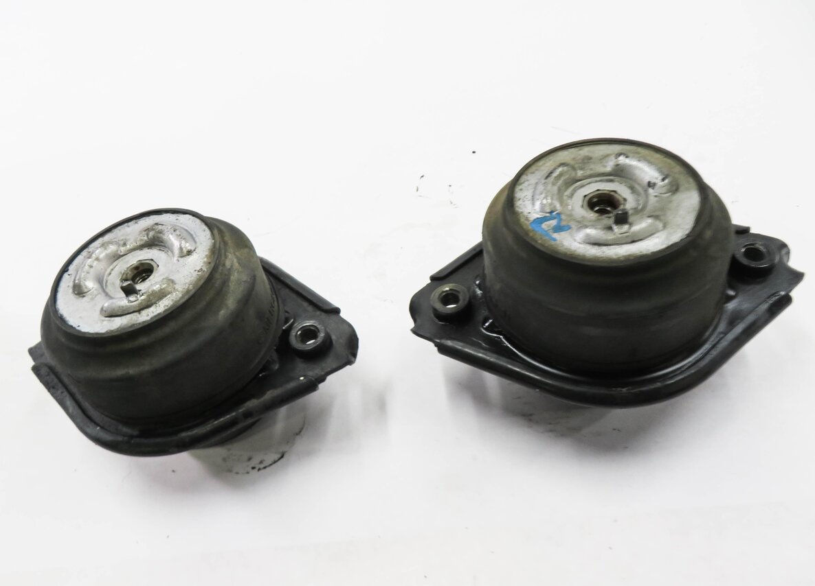 Thumbnail 2: 2008 MERCEDES GL550 (X164) 5.5L M273 V8 ENGINE - LEFT & RIGHT MOTOR MOUNT SET
