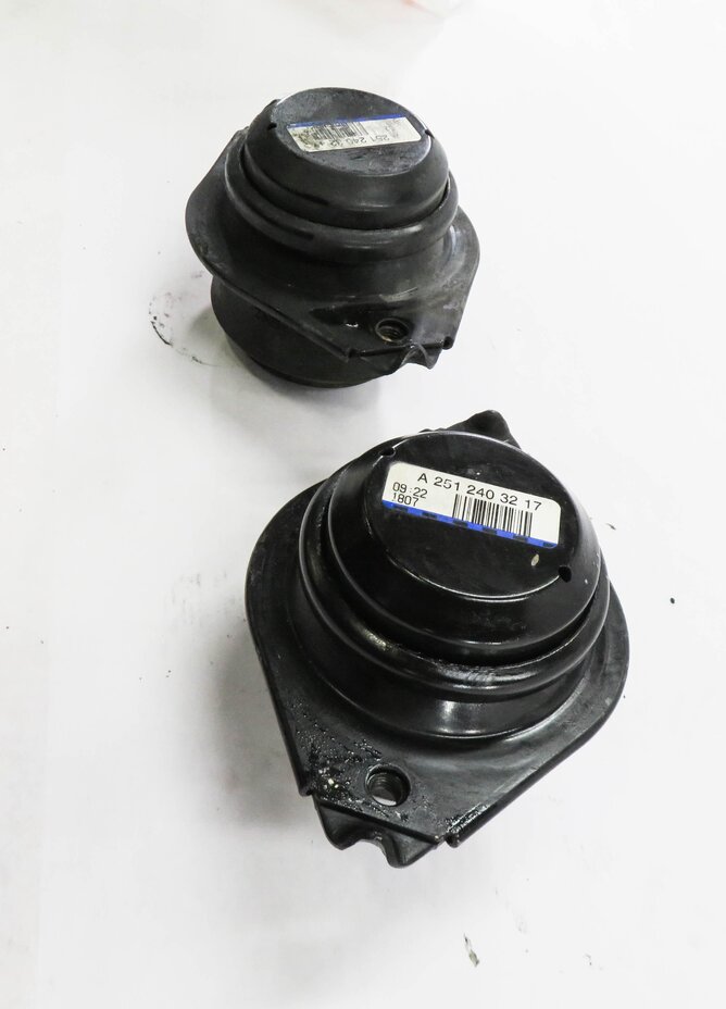 Thumbnail 5: 2008 MERCEDES GL550 (X164) 5.5L M273 V8 ENGINE - LEFT & RIGHT MOTOR MOUNT SET