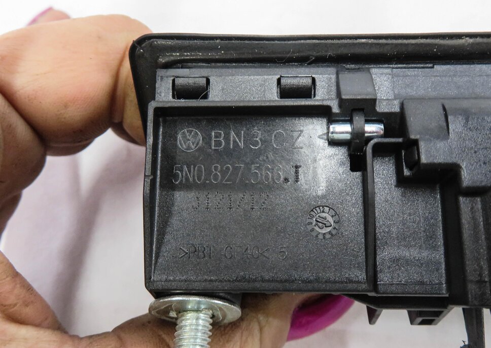 Thumbnail 5: 2013 AUDI S4 (B8 8K) REAR TRUNK RELEASE HANDLE CONTACT SWITCH