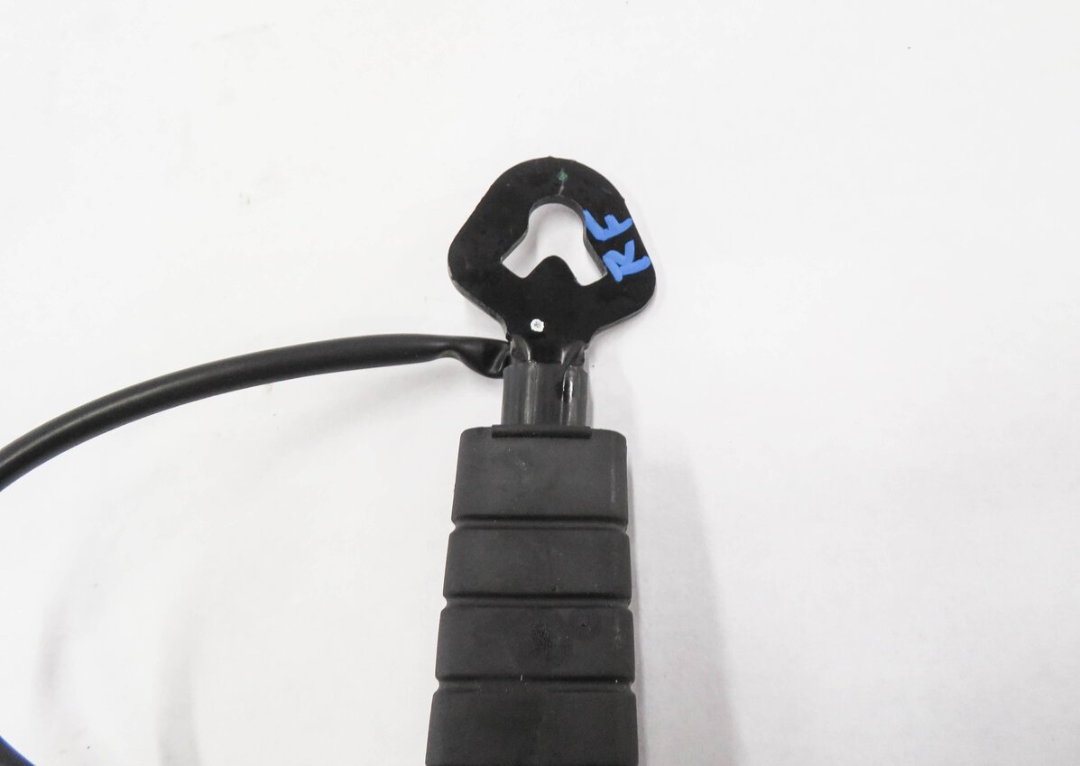 Thumbnail 4: 2009-2017 AUDI A4 A5 S4 S5 RS5 (B8 8K 8T) RIGHT FRONT SEATBELT BUCKLE RECEIVER