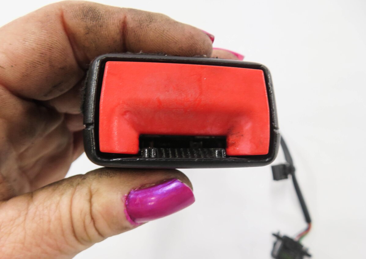 Thumbnail 5: 2009-2017 AUDI A4 A5 S4 S5 RS5 (B8 8K 8T) RIGHT FRONT SEATBELT BUCKLE RECEIVER