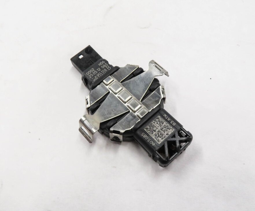2013 AUDI S4 (B8 8K) FRONT WINDSHIELD RAIN WATER SOLAR LIGHT SENSOR (RLS)