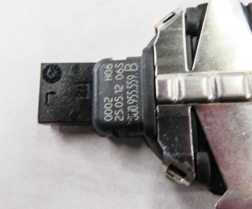 Thumbnail 4: 2013 AUDI S4 (B8 8K) FRONT WINDSHIELD RAIN WATER SOLAR LIGHT SENSOR (RLS)