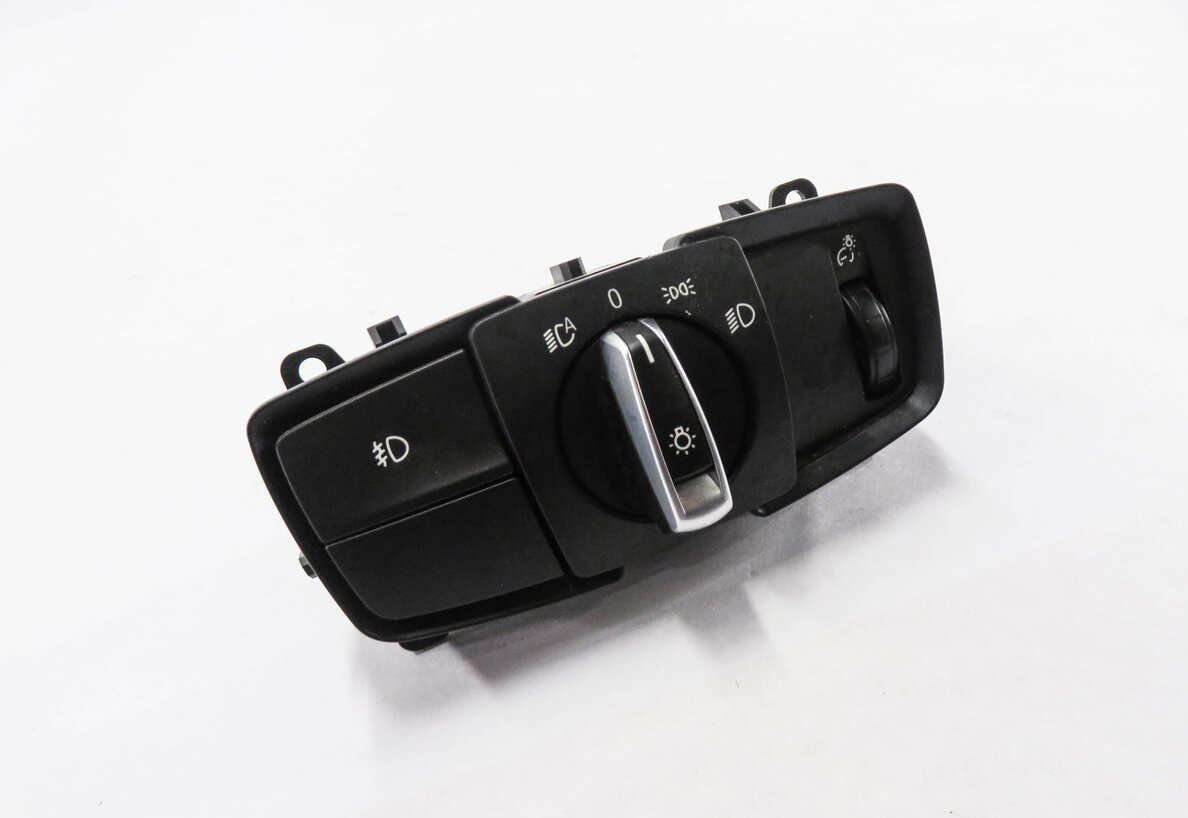 2014-2018 BMW X5 (F15) HEADLIGHT SWITCH (BLACK)