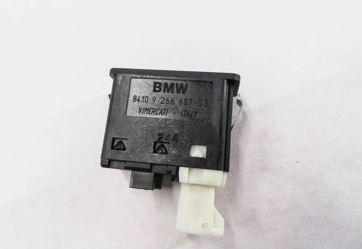 Thumbnail 5: 2015 BMW X5 (F15) AUX AUXILIARY AUDIO IN INPUT JACK w/ USB