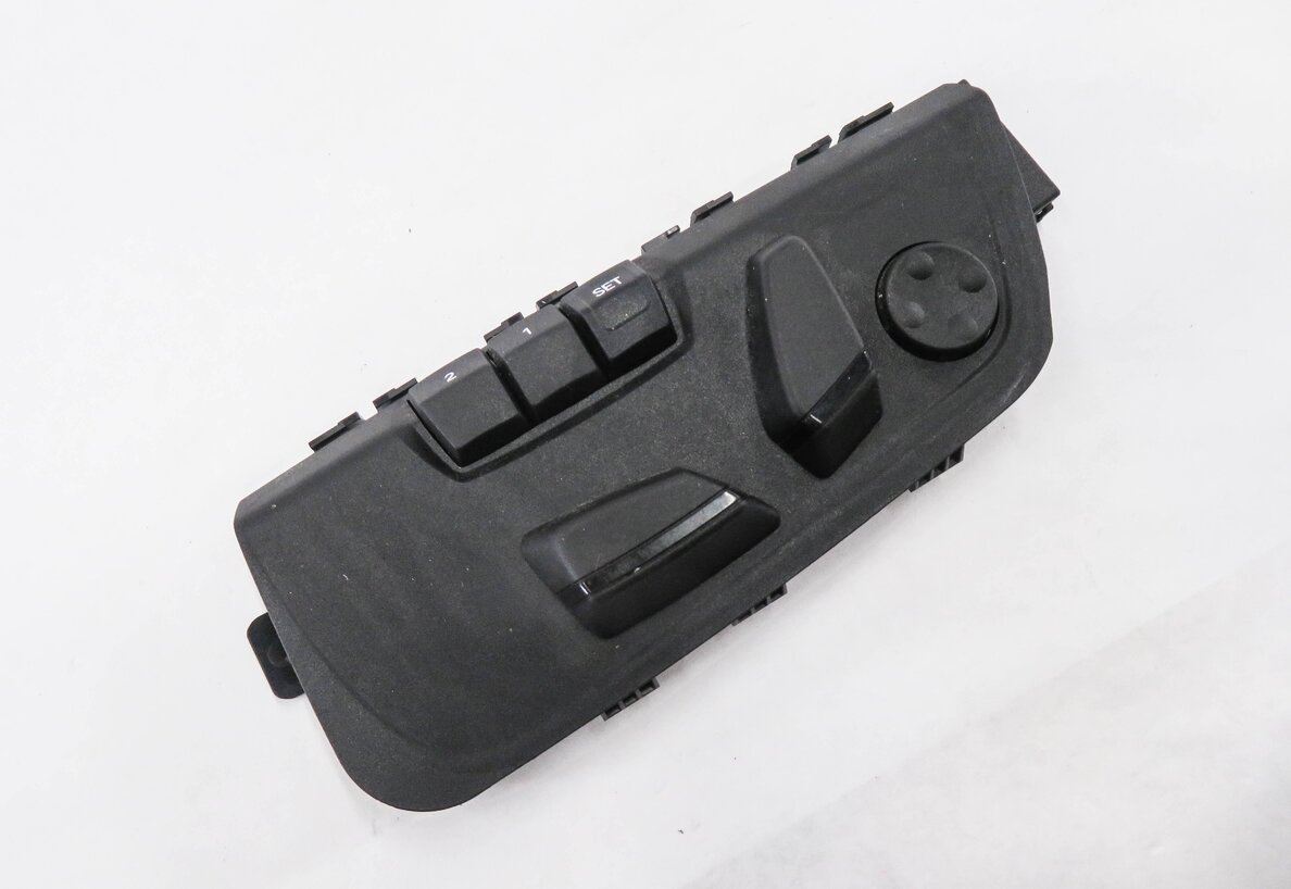 Thumbnail 2: 2015 BMW X5 (F15) LEFT FRONT DRIVER MEMORY SEAT ADJUSTMENT SWITCH BUTTON