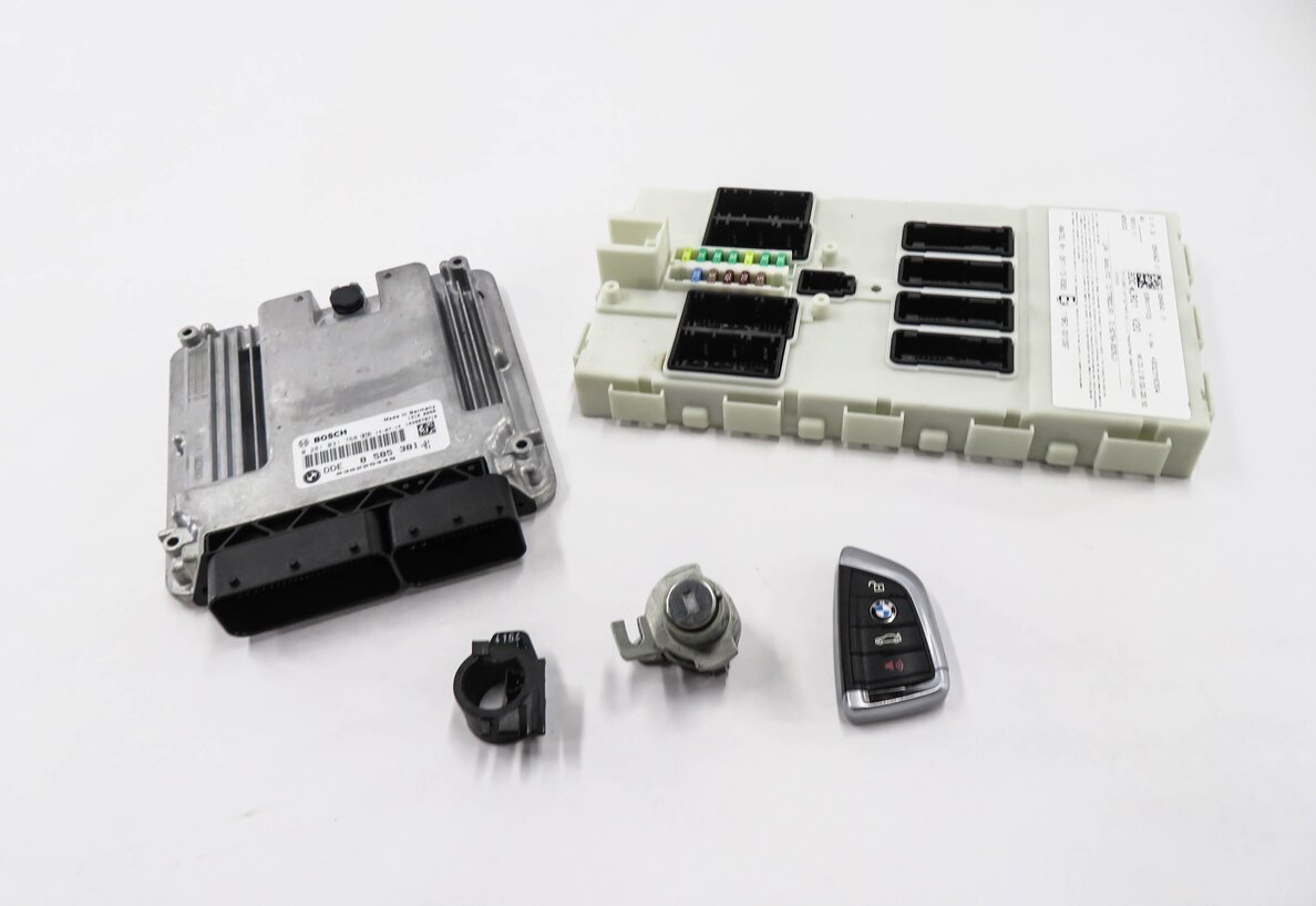 Thumbnail 2: 2015 BMW X5 (F15) 3.0L N57Y DIESEL ENGINE DME ECM BCM IMMOBILUZER MODULE KEY SET