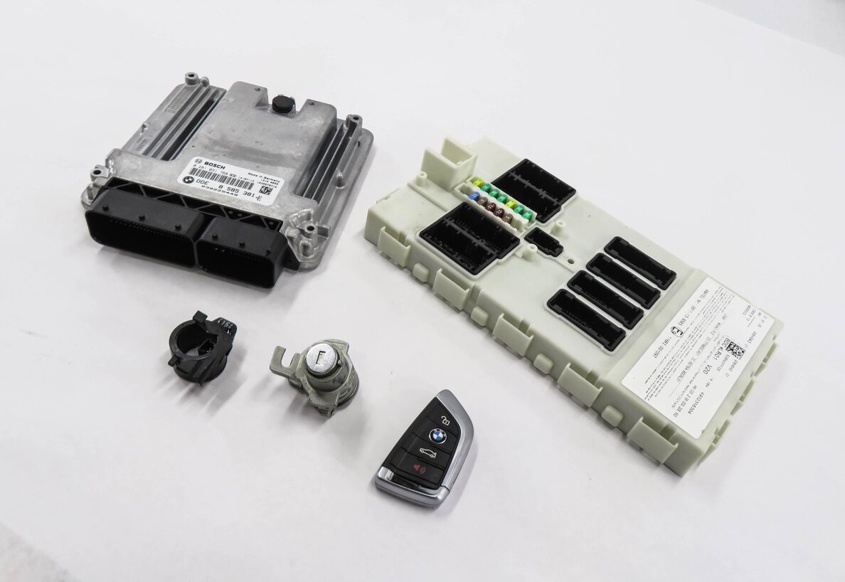 Thumbnail 3: 2015 BMW X5 (F15) 3.0L N57Y DIESEL ENGINE DME ECM BCM IMMOBILUZER MODULE KEY SET