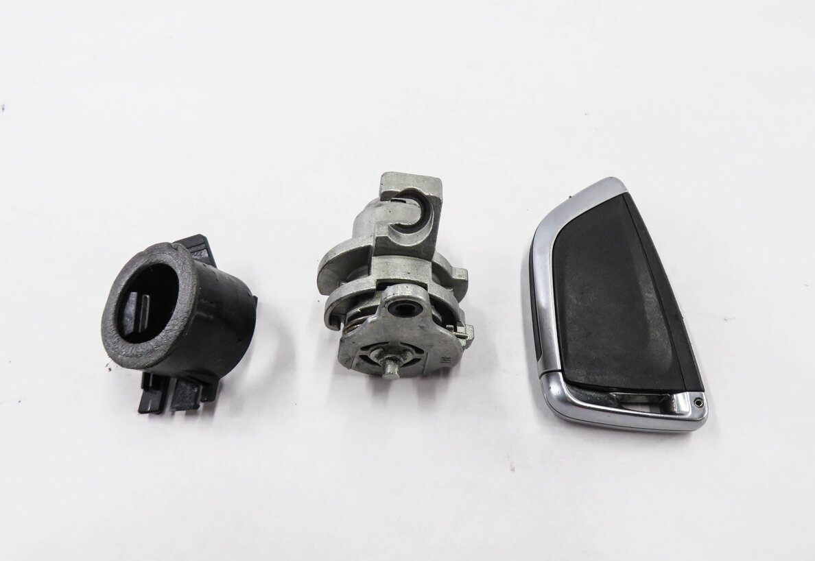 Thumbnail 9: 2015 BMW X5 (F15) 3.0L N57Y DIESEL ENGINE DME ECM BCM IMMOBILUZER MODULE KEY SET