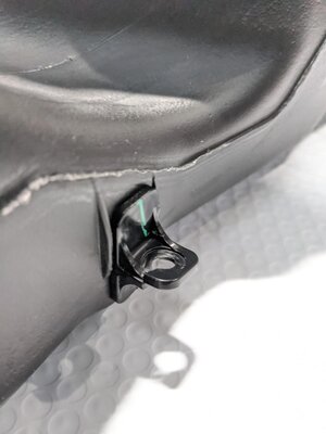 Thumbnail 10: 2014-2018 BMW X5 (F15) 3.0L N57Y DIESEL SCR DEF EXHAUST FLUID TANK (PASSIVE)