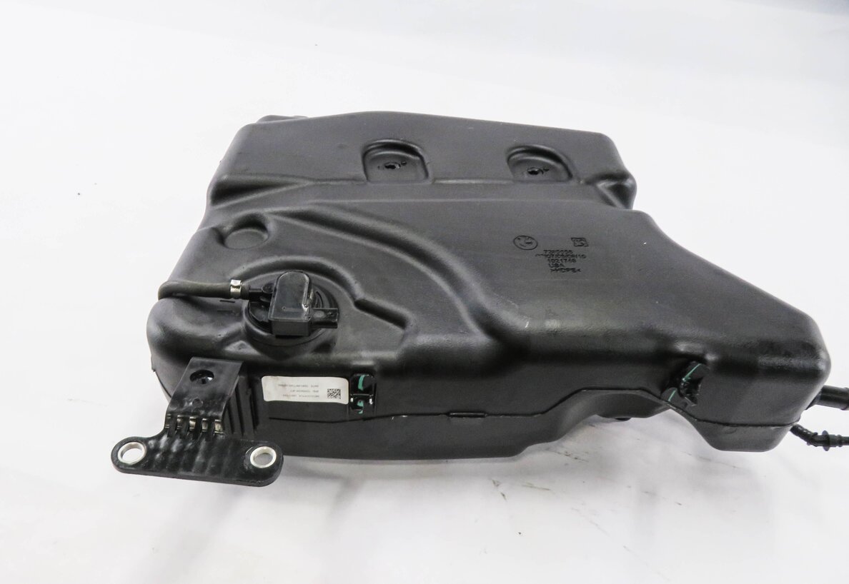 Thumbnail 5: 2014-2018 BMW X5 (F15) 3.0L N57Y DIESEL SCR DEF EXHAUST FLUID TANK (PASSIVE)