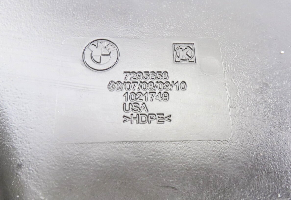 Thumbnail 7: 2014-2018 BMW X5 (F15) 3.0L N57Y DIESEL SCR DEF EXHAUST FLUID TANK (PASSIVE)