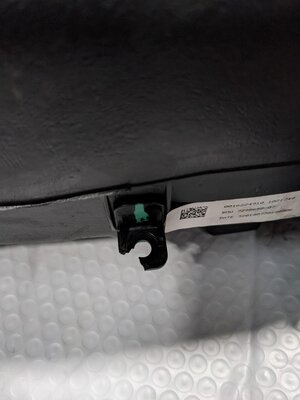 Thumbnail 9: 2014-2018 BMW X5 (F15) 3.0L N57Y DIESEL SCR DEF EXHAUST FLUID TANK (PASSIVE)
