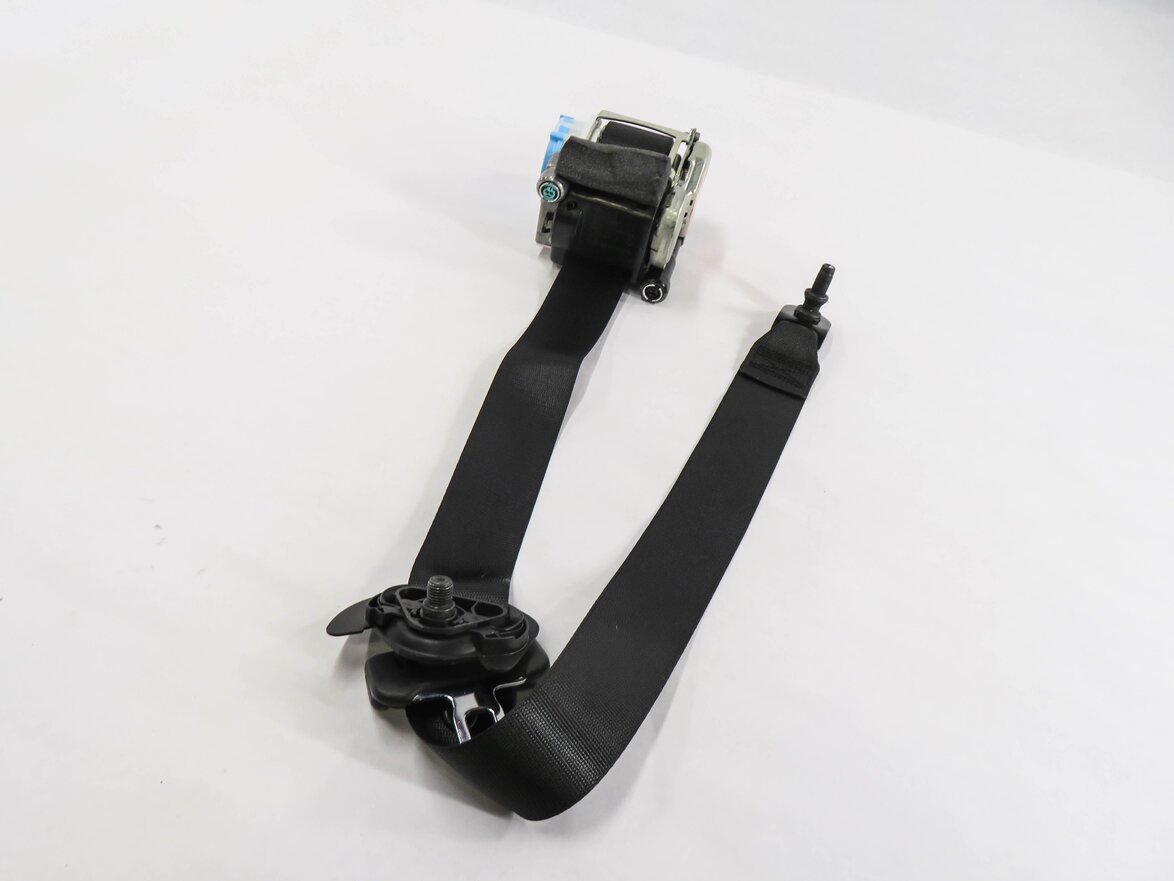 2014-2020 MERCEDES CLA45 CLA250 (C117) RIGHT FRONT SEATBELT RETRACTOR (BLACK)