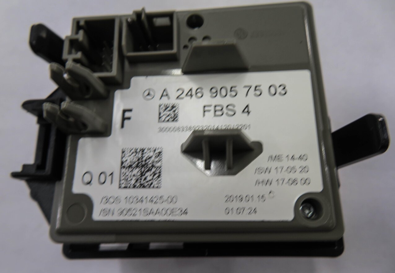 Thumbnail 5: 2018-2020 MERCEDES BENZ CLA250 CLA45 GLA250 GLA45 (C117 X156) IGNITION SWITCH