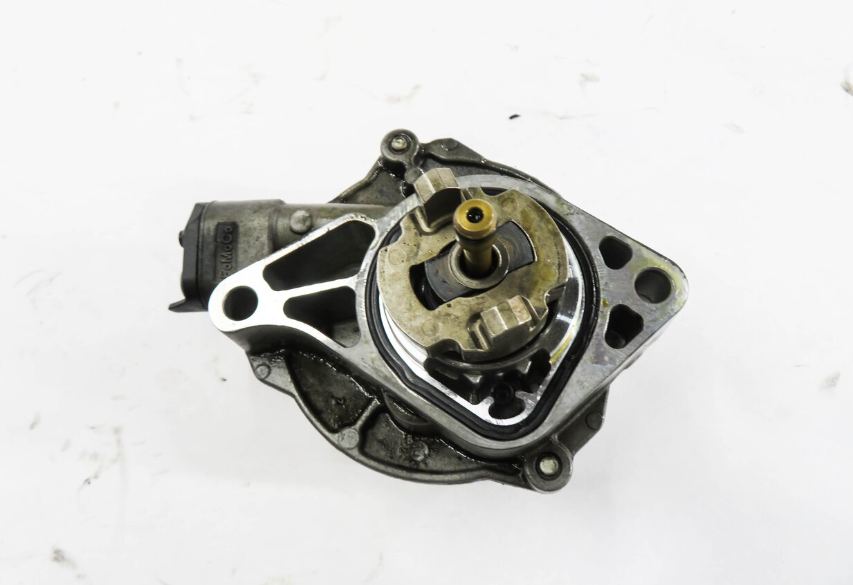 Thumbnail 3: 2010-2019 RANGE ROVER SPORT LR4 JAGUAR XE XF XK - 3.0L / 5.0L BRAKE VACUUM PUMP