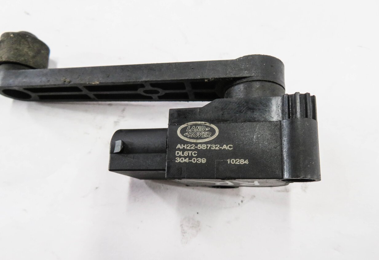 Thumbnail 4: 2011 RANGE ROVER SPORT (L320) RIGHT REAR SUSPENSION HEIGHT LEVEL SENSOR