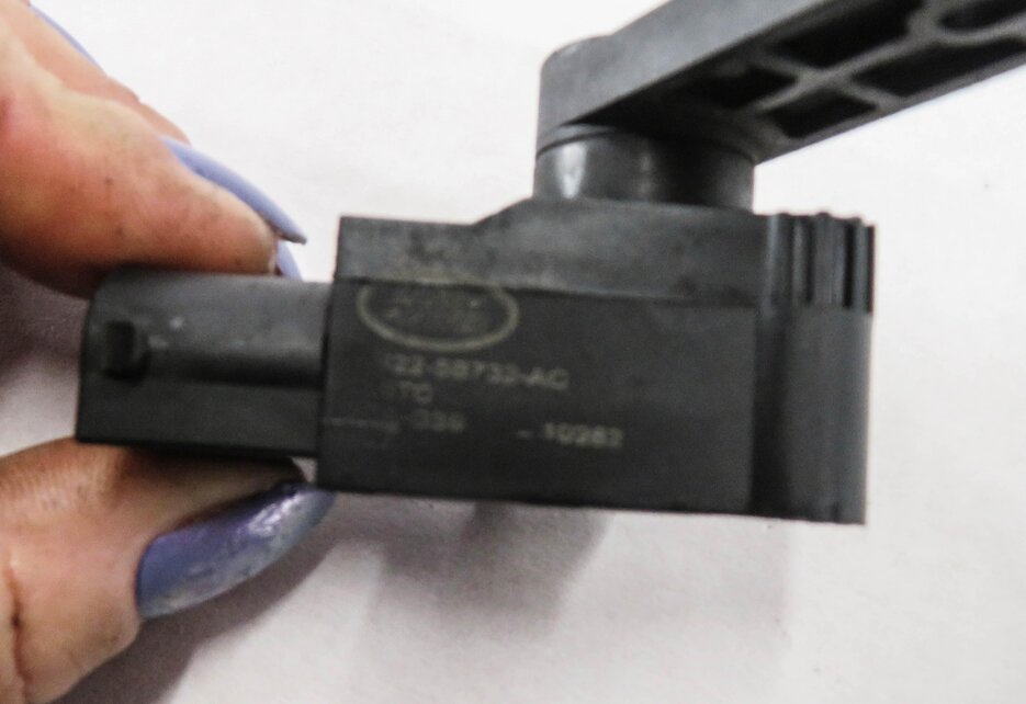 Thumbnail 4: 2011 RANGE ROVER SPORT (L320) LEFT REAR SUSPENSION HEIGHT LEVEL SENSOR