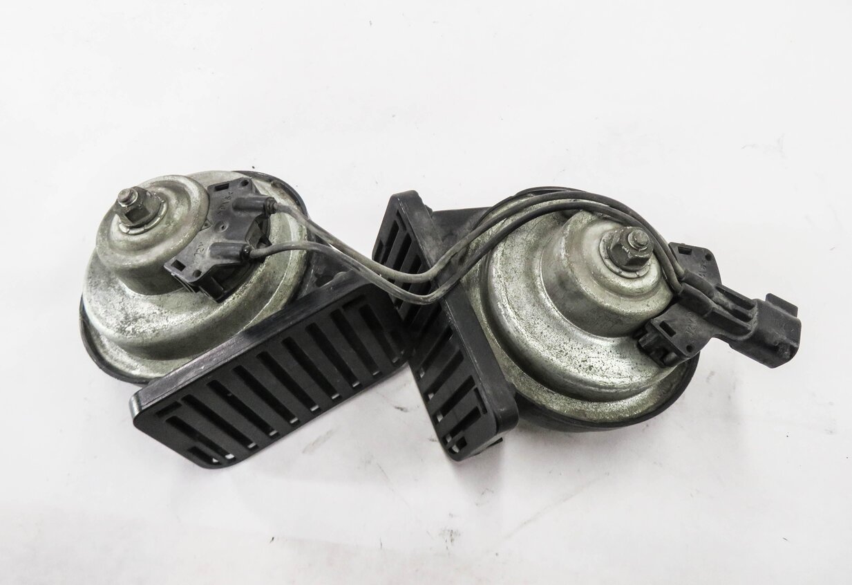 Thumbnail 3: 2010-2016 RANGE ROVER SPORT (L320) LR4 - HIGH & LOW TONE SAFETY HORN SET