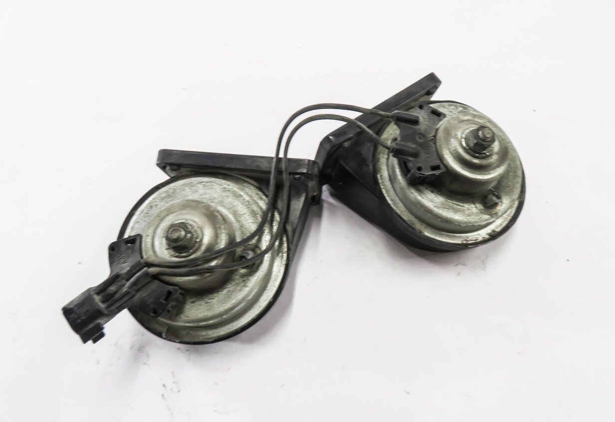 Thumbnail 4: 2010-2016 RANGE ROVER SPORT (L320) LR4 - HIGH & LOW TONE SAFETY HORN SET