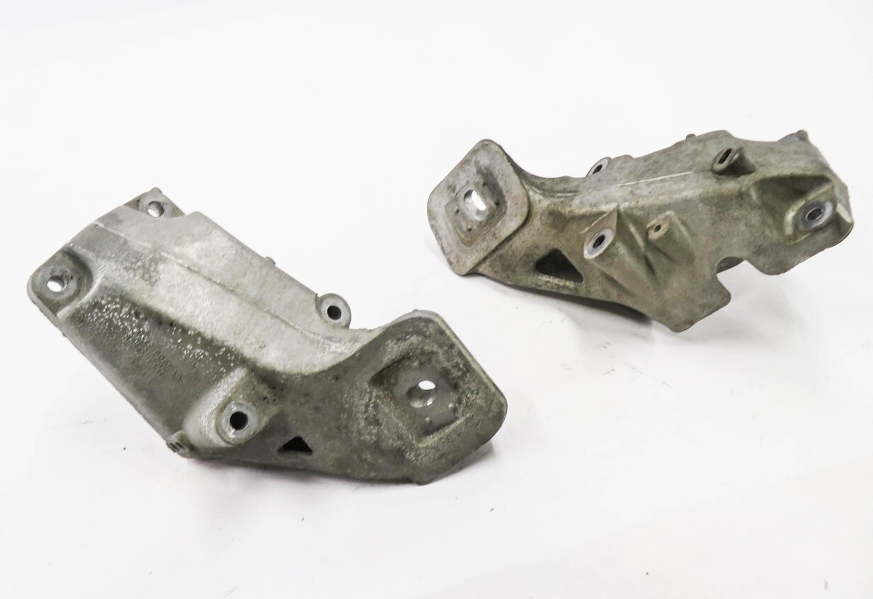 Thumbnail 1: 2011 RANGE ROVER SPORT (L320) 5.0L AJ133 V8 ENGINE - MOTOR MOUNT BRACKET SET