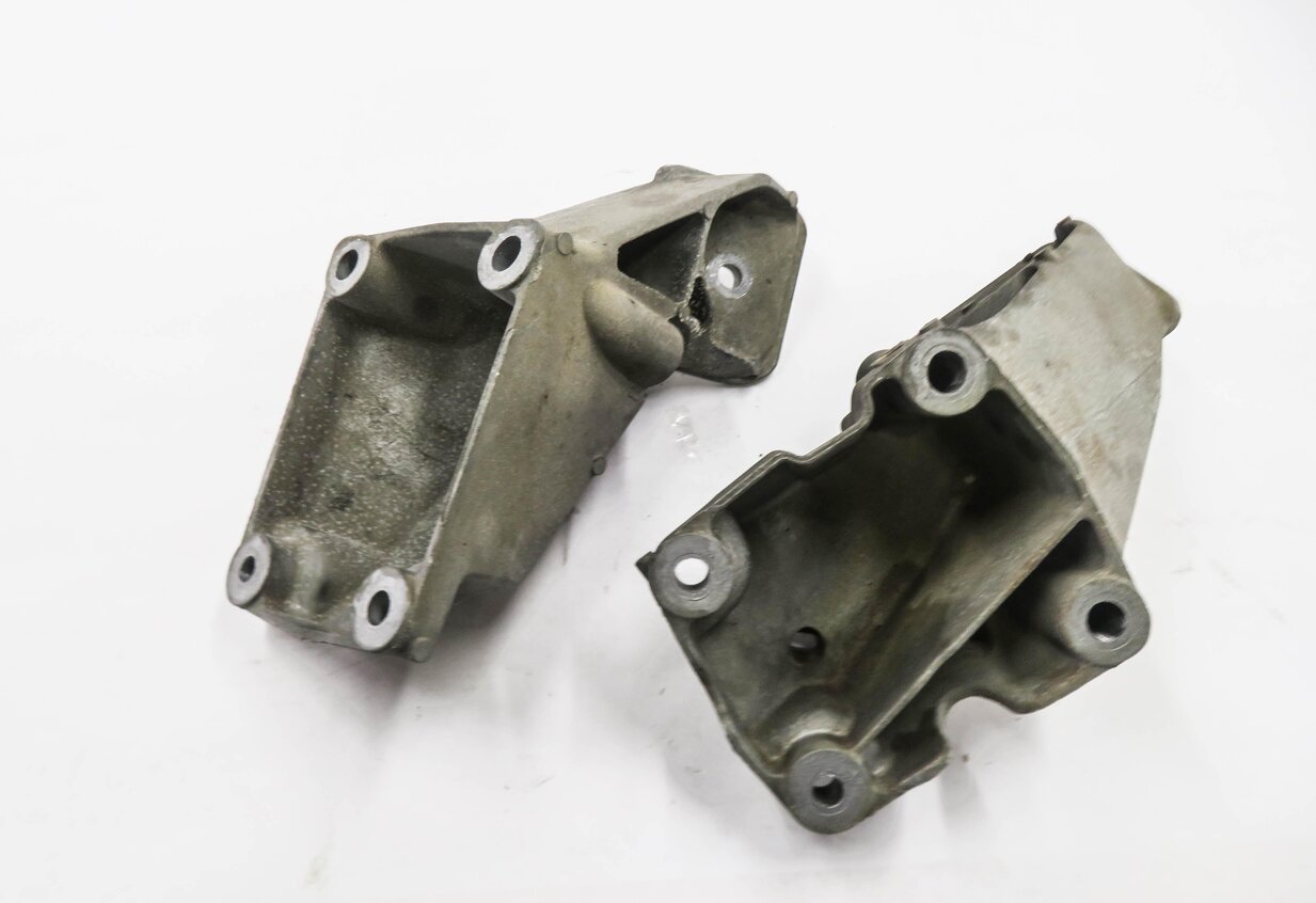 Thumbnail 3: 2011 RANGE ROVER SPORT (L320) 5.0L AJ133 V8 ENGINE - MOTOR MOUNT BRACKET SET