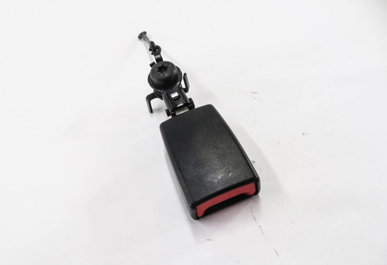2008-2016 LR3 LR4 / RANGE ROVER SPORT (L320) LEFT FRONT DRIVER SEATBELT RECEIVER